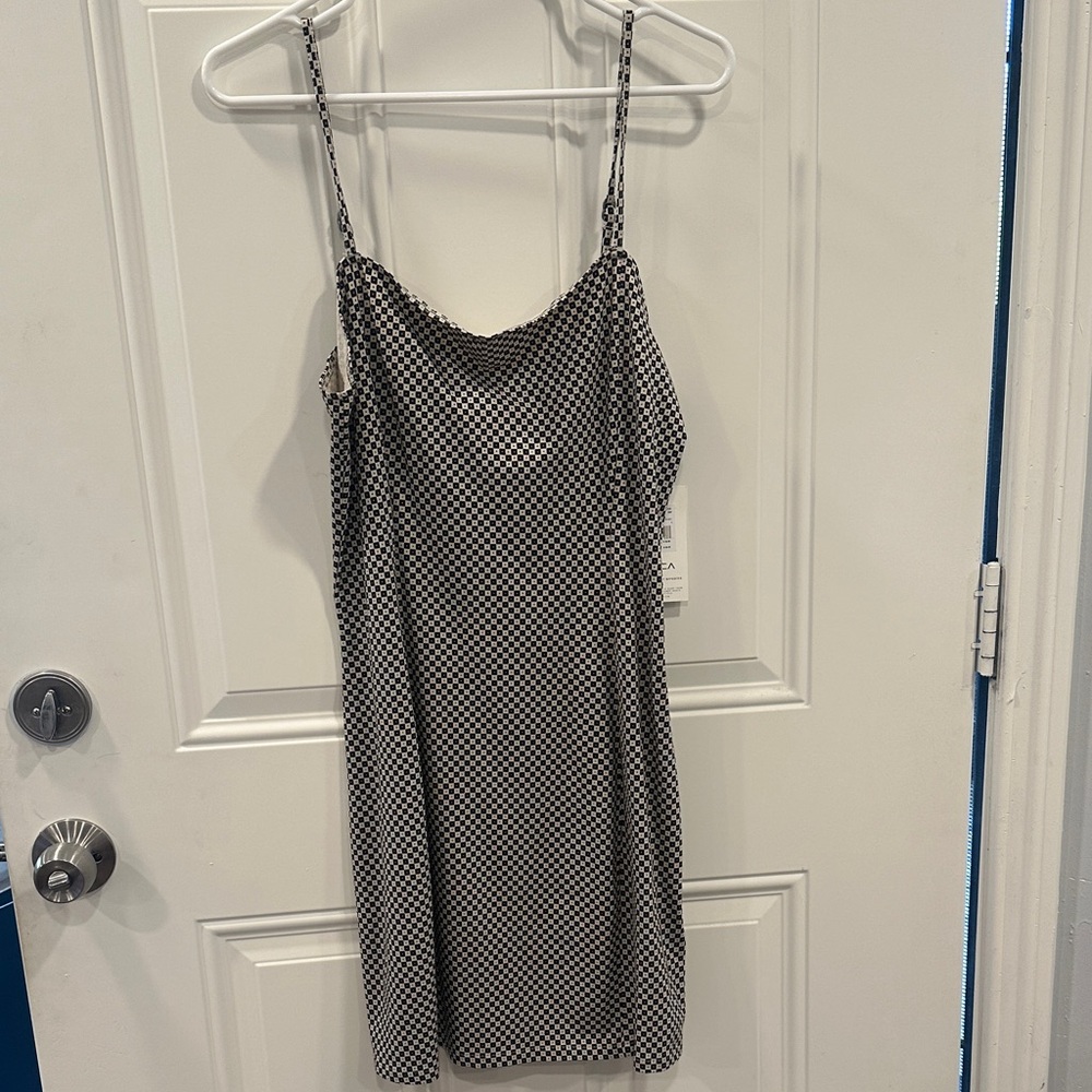 NWT large RVCA Black and White/oat mosaic Patterned Mini Dress checkered